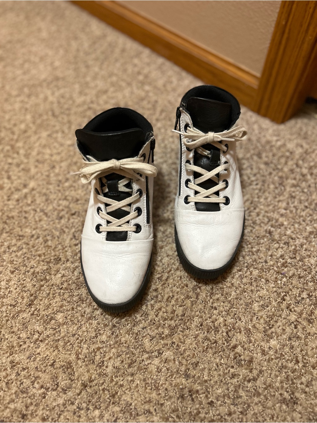 Softinos Shay604sof Women's White & Black Zip Up Ankle Boots Size 37/6.5